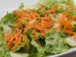 Ensalada de Lechuga y Zanahoria con Dressing de Limón