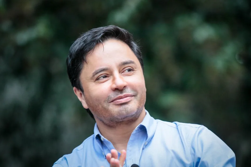 El alcalde de La Florida, Rodolfo Carter, se hizo viral tras cantar un tema de U2