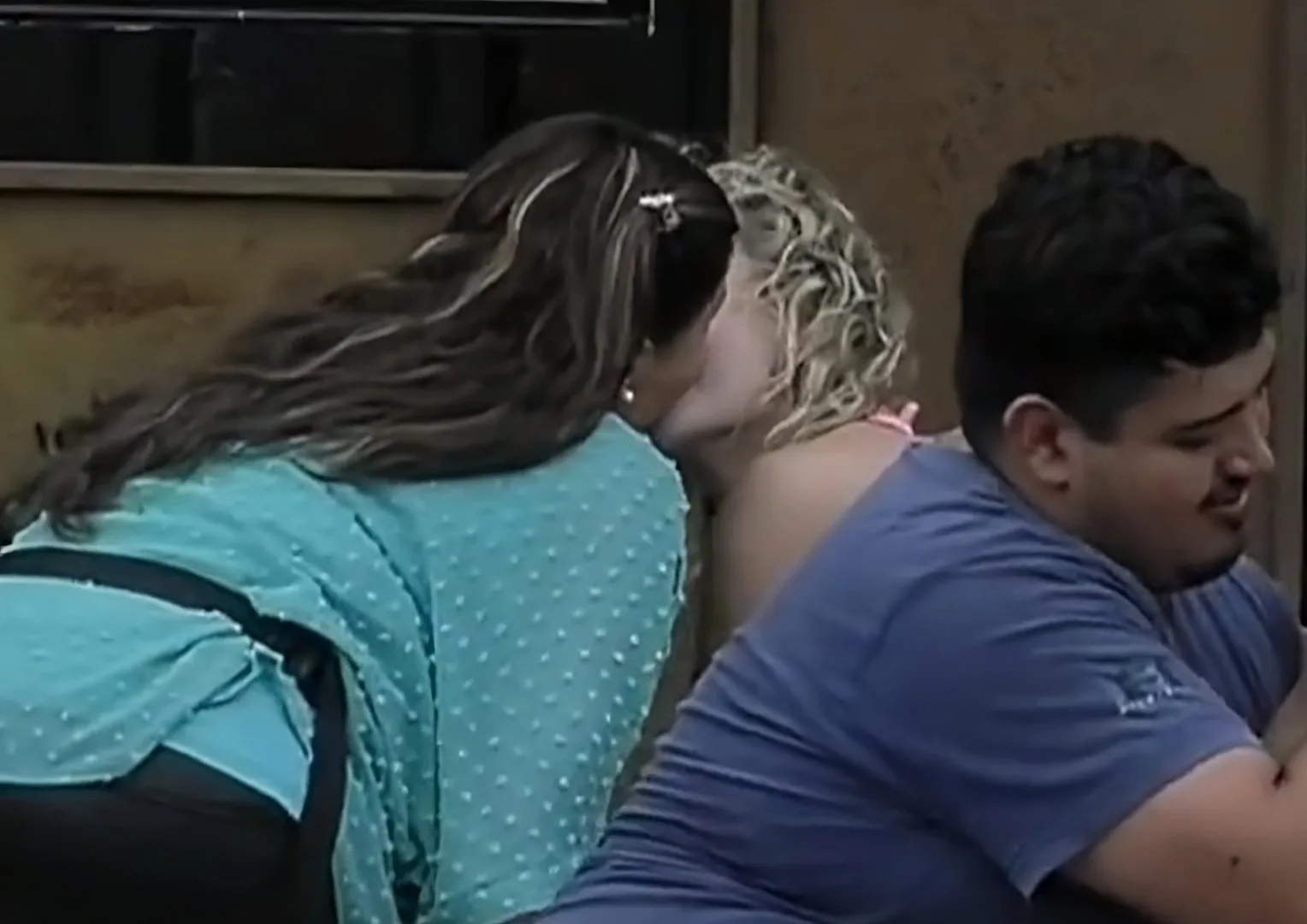 Pincoya le dio un beso a Fran y esta reaccionó con una sonrisa