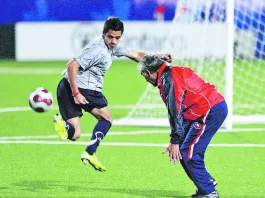 José Sulantay junto a un joven Alexis Sánchez