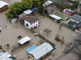Familias que vieron sus casas afectadas por las lluvias recibirán un bono especial anunció Boric