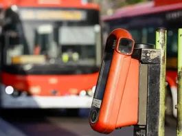 Pago del transporte público de Santiago con código QR permitirá optar a usos gratuitos
