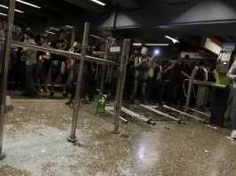 Tal como en 2019, estudiantes secundarios protagonizaron evasiones masivas en el Metro