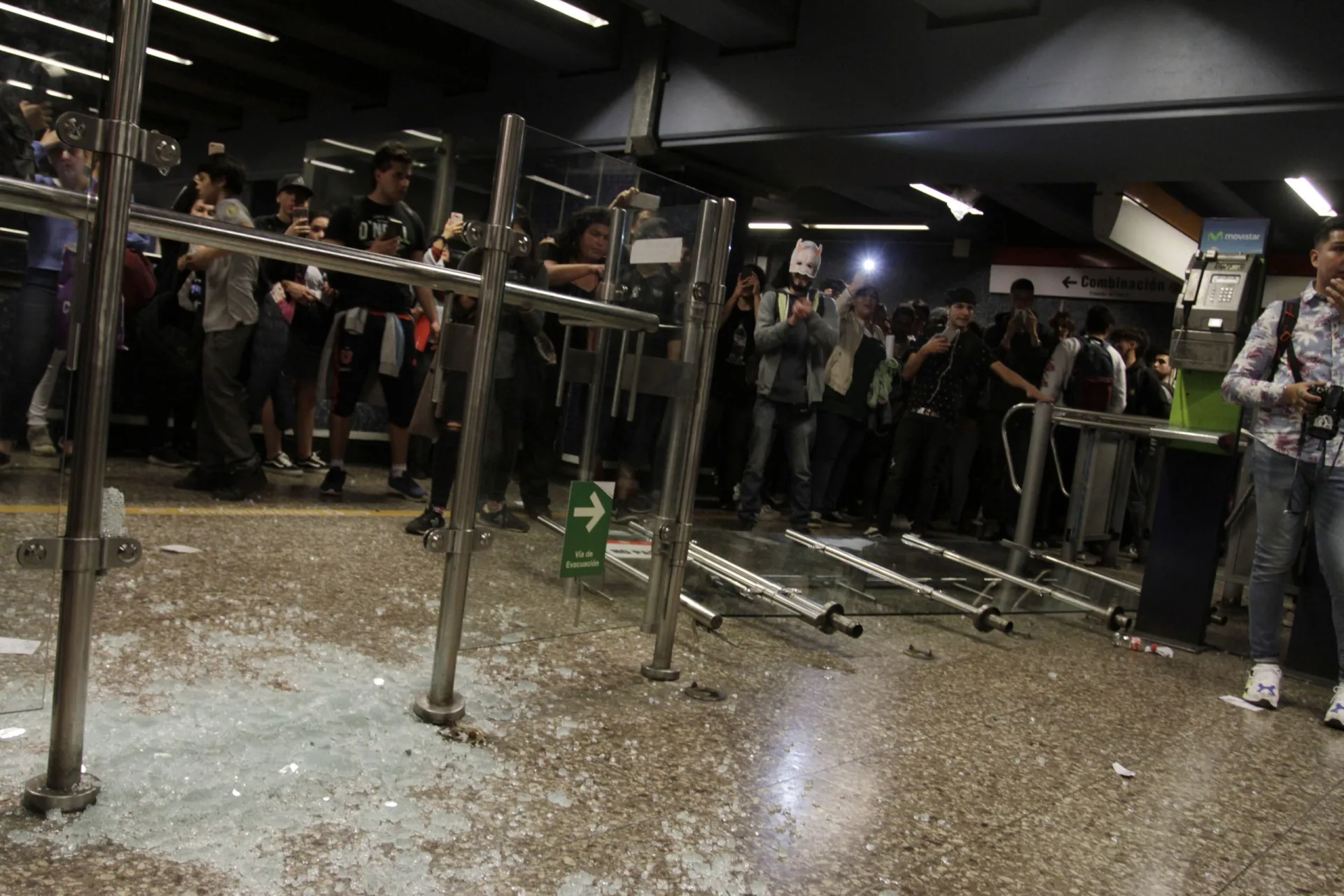 Tal como en 2019, estudiantes secundarios protagonizaron evasiones masivas en el Metro Tal como en 2019, estudiantes secundarios protagonizaron evasiones masivas en el Metro