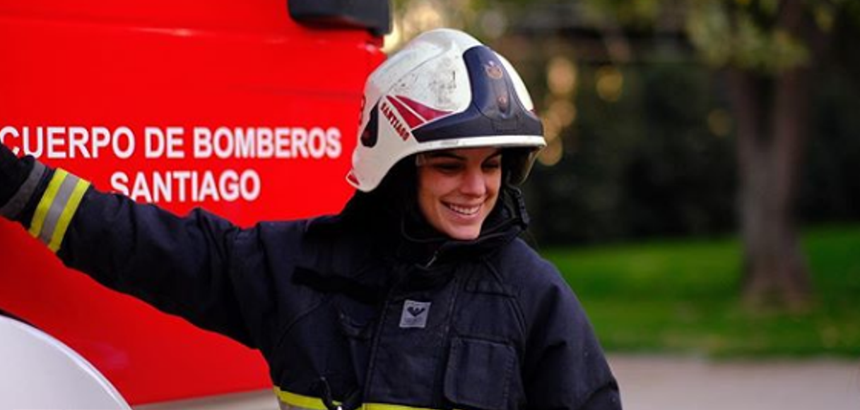 Maite Orsini cuando aún era parte del Cuerpo de Bomberos de Santiago