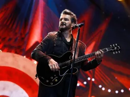 Ricardo Arjona confirmó su retiro indefinido de los escenarios por problemas en su columna