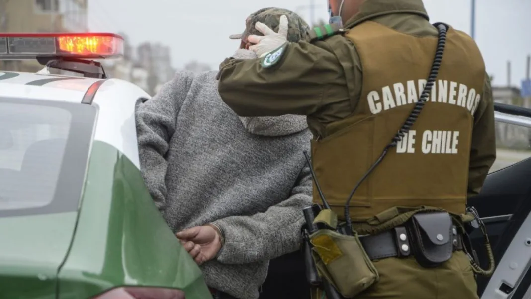 Chilenos tienen al crimen y la violencia como sus principales preocupaciones, según Ipsos