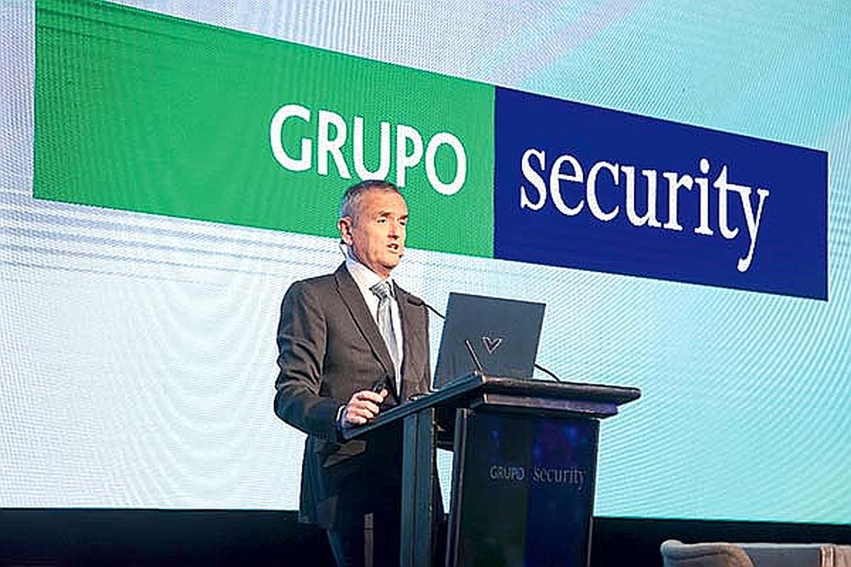 Ricardo Caballero analiza la economía y la candidatura de Matthei en seminario destacado.