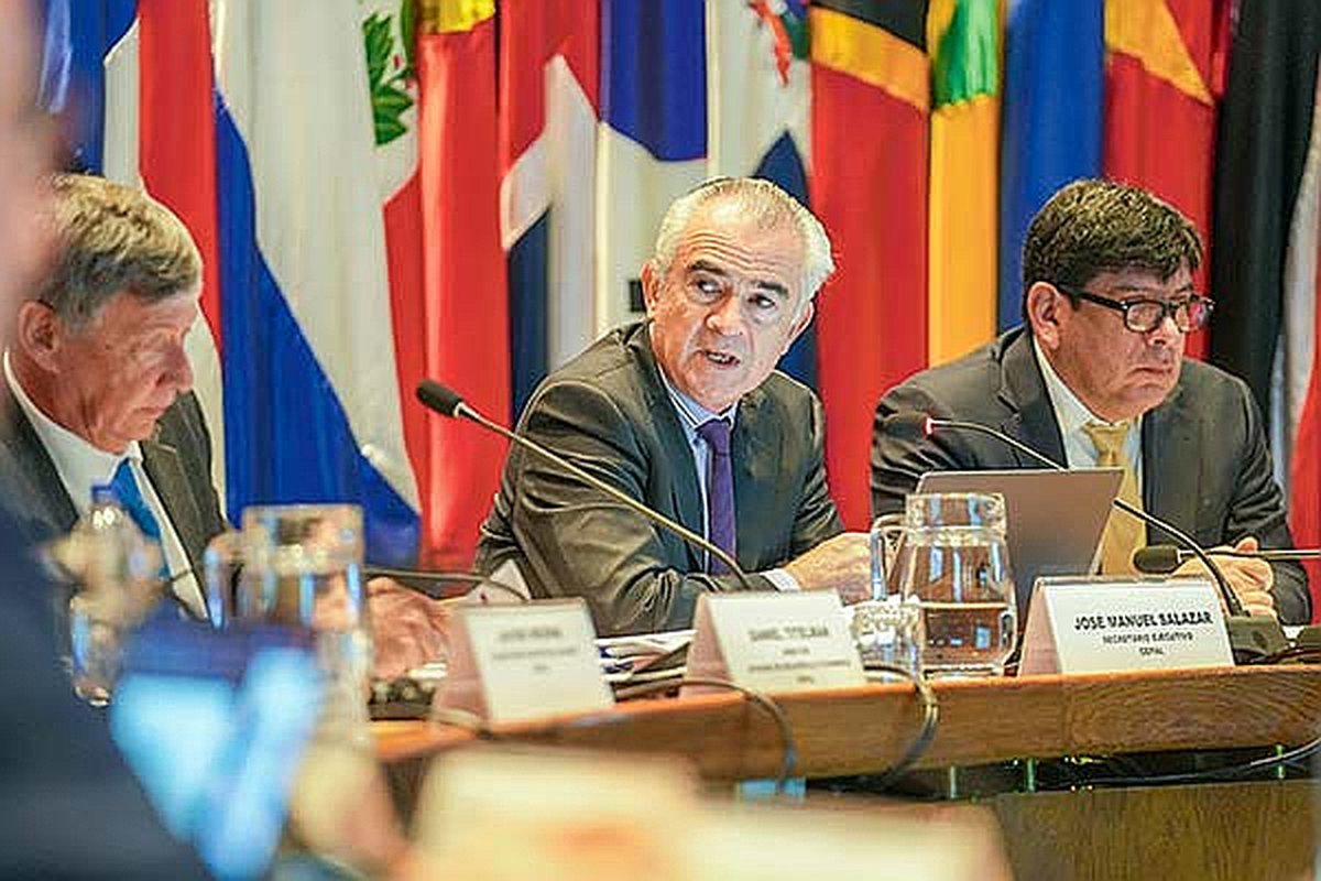 CEPAL eleva proyección del PIB 2024 para Chile en un contexto regional positivo. CEPAL eleva proyección del PIB 2024 para Chile en un contexto regional positivo.