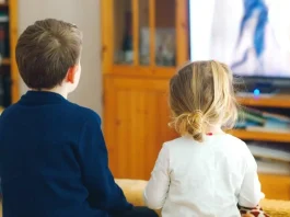 Menos anuncios de comida chatarra en TV infantil