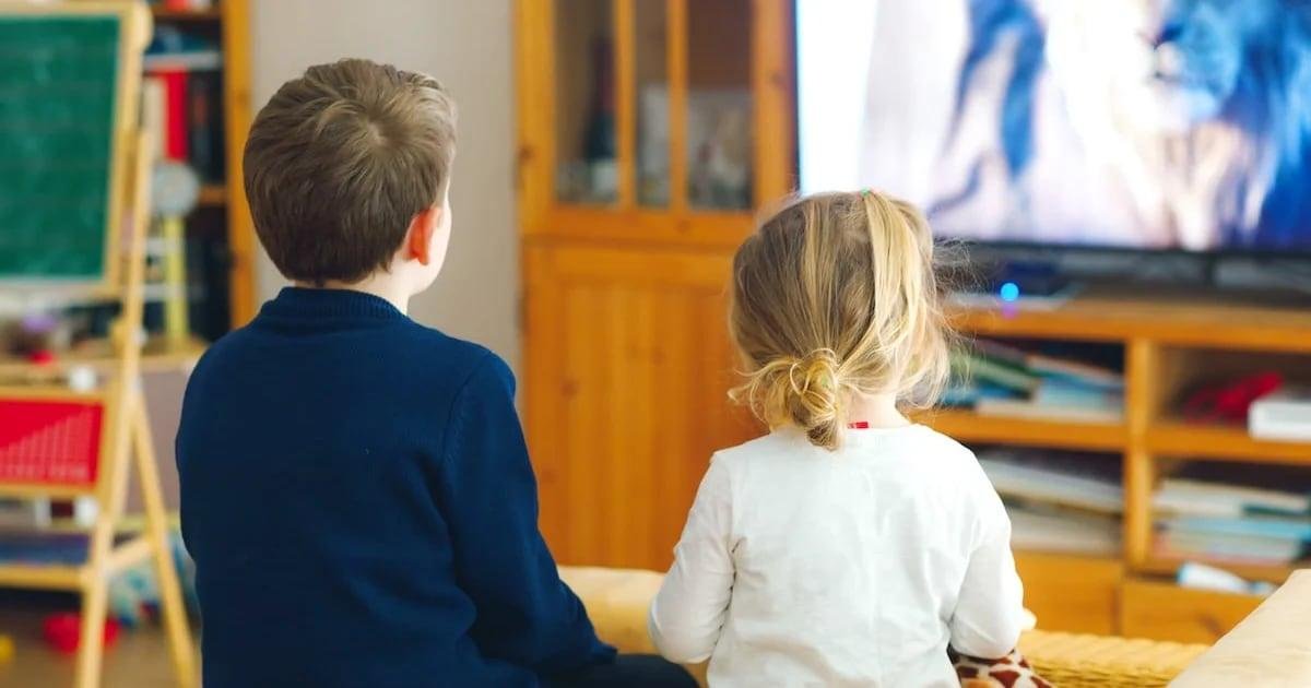 Menos anuncios de comida chatarra en TV infantil
