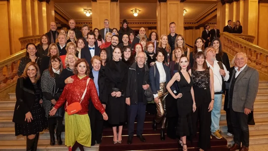 La Fundación Julio Bocca presenta una muestra de arte solidaria en el Teatro Colón.