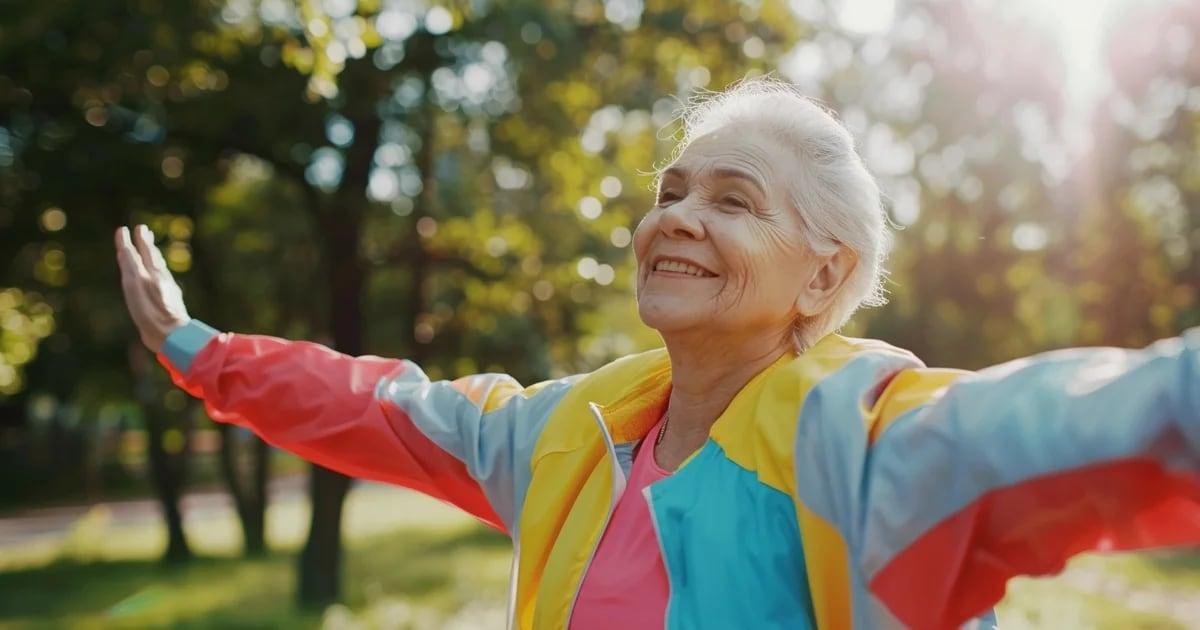Descubre cinco ejercicios simples para mejorar tu bienestar y alcanzar los 100 años.