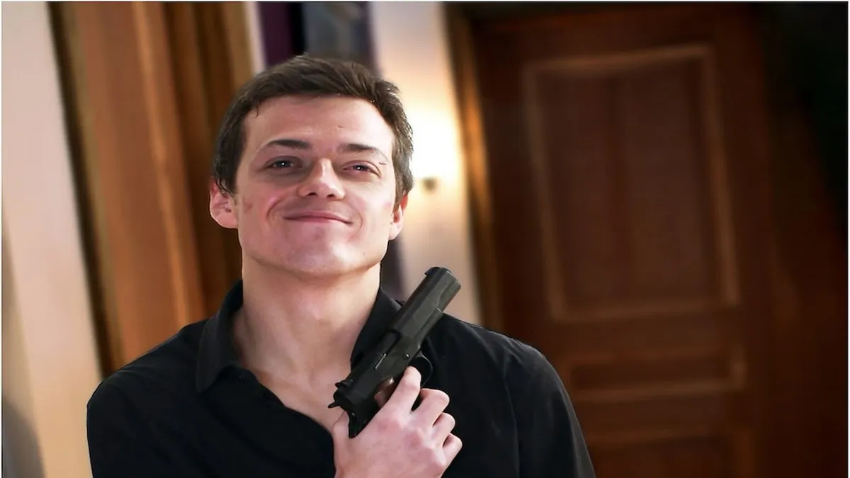 Simón Pesutić revela su lado oscuro: "Ser villano en teleseries ha sido un placer".