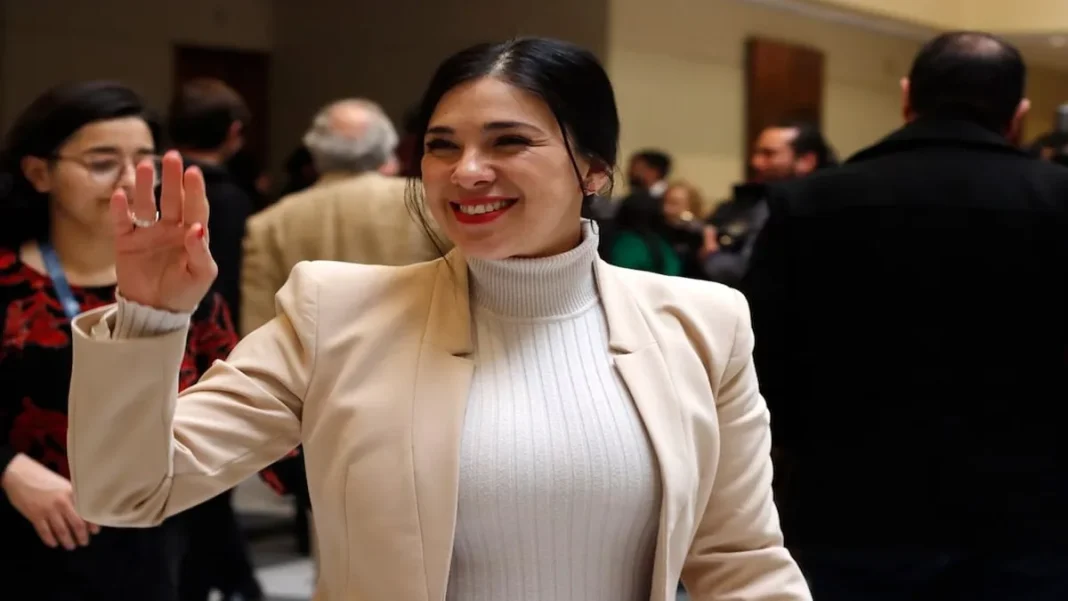 Karol Cariola responde a Mañalich: "Ser madre es una hermosa decisión".