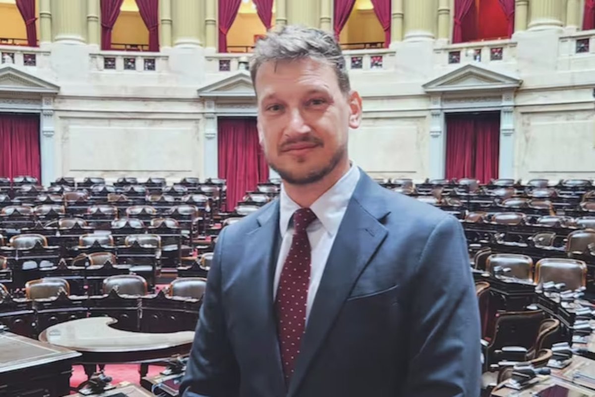 Diputado argentino prófugo por acusaciones de tráfico de material de abuso sexual infantil.