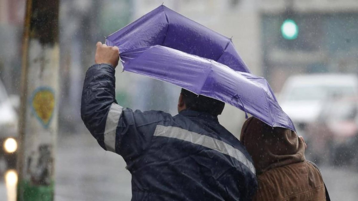 Alerta Temprana: Fuertes vientos afectarán ocho comunas de Santiago. Infórmate aquí.