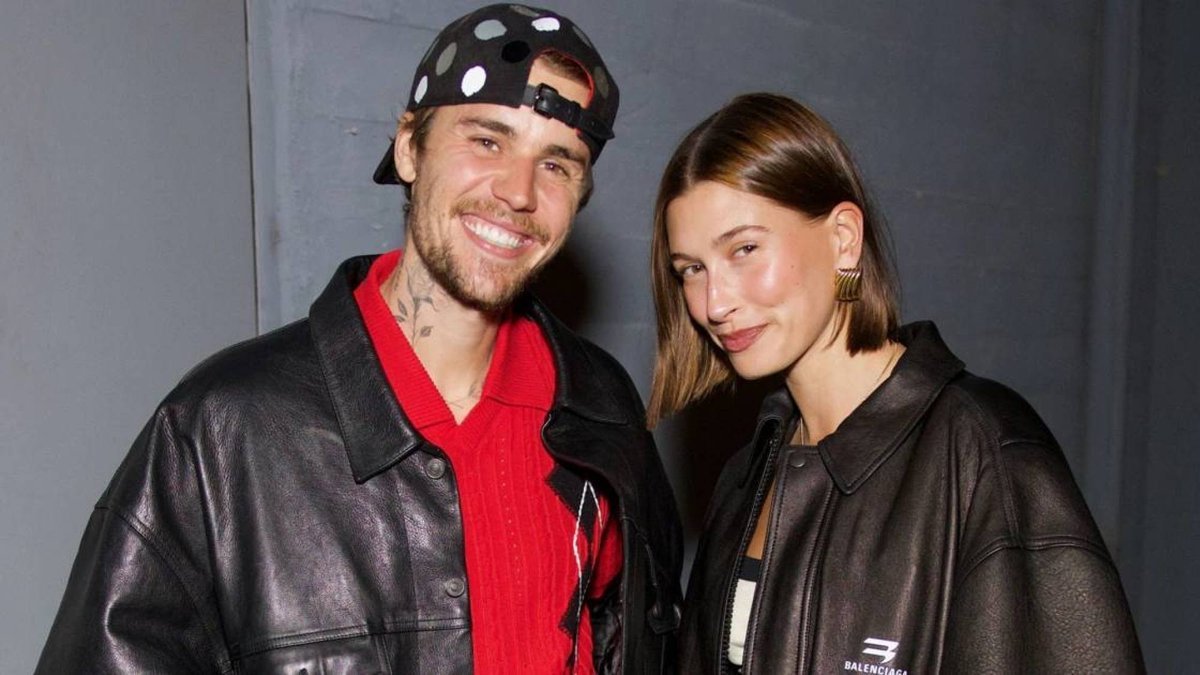 Justin Bieber celebra la llegada de su primer hijo con una emotiva foto familiar. Justin Bieber celebra la llegada de su primer hijo con una emotiva foto familiar.