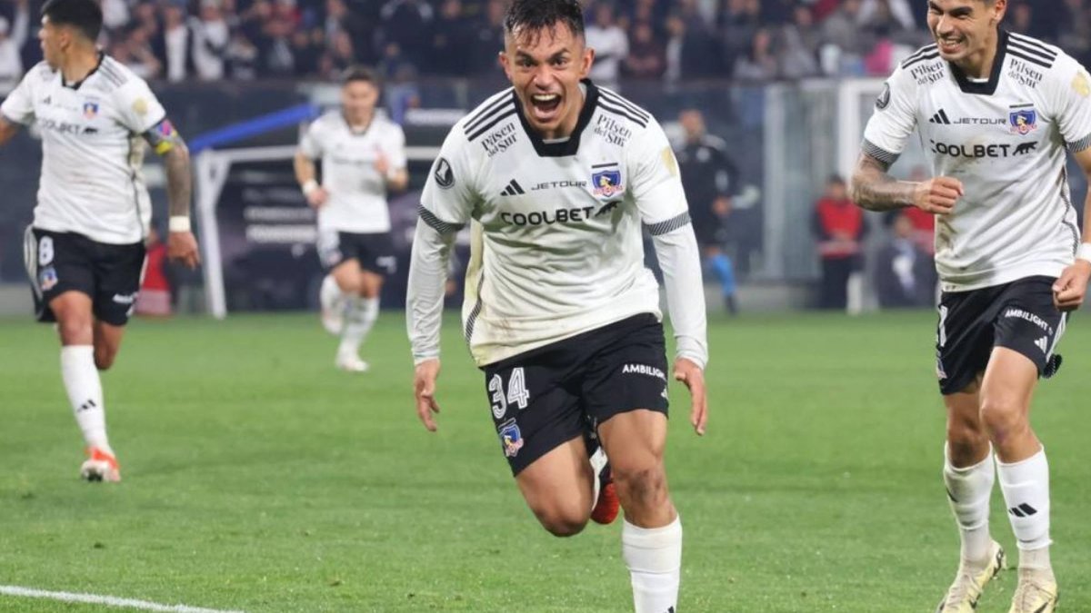 Vicente Pizarro celebra su gol decisivo en la Libertadores. ¡Feliz Día del Zurdo!