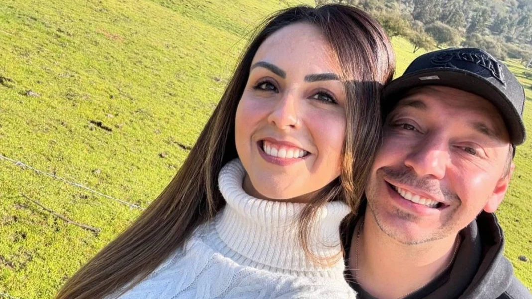 Rodrigo Gallina y Karina León comparten la emocionante noticia de su primer embarazo.