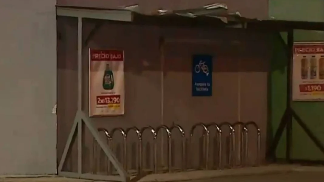 Balacera en Maipú: un herido grave tras el tiroteo en un supermercado local. Balacera en Maipú: un herido grave tras el tiroteo en un supermercado local.