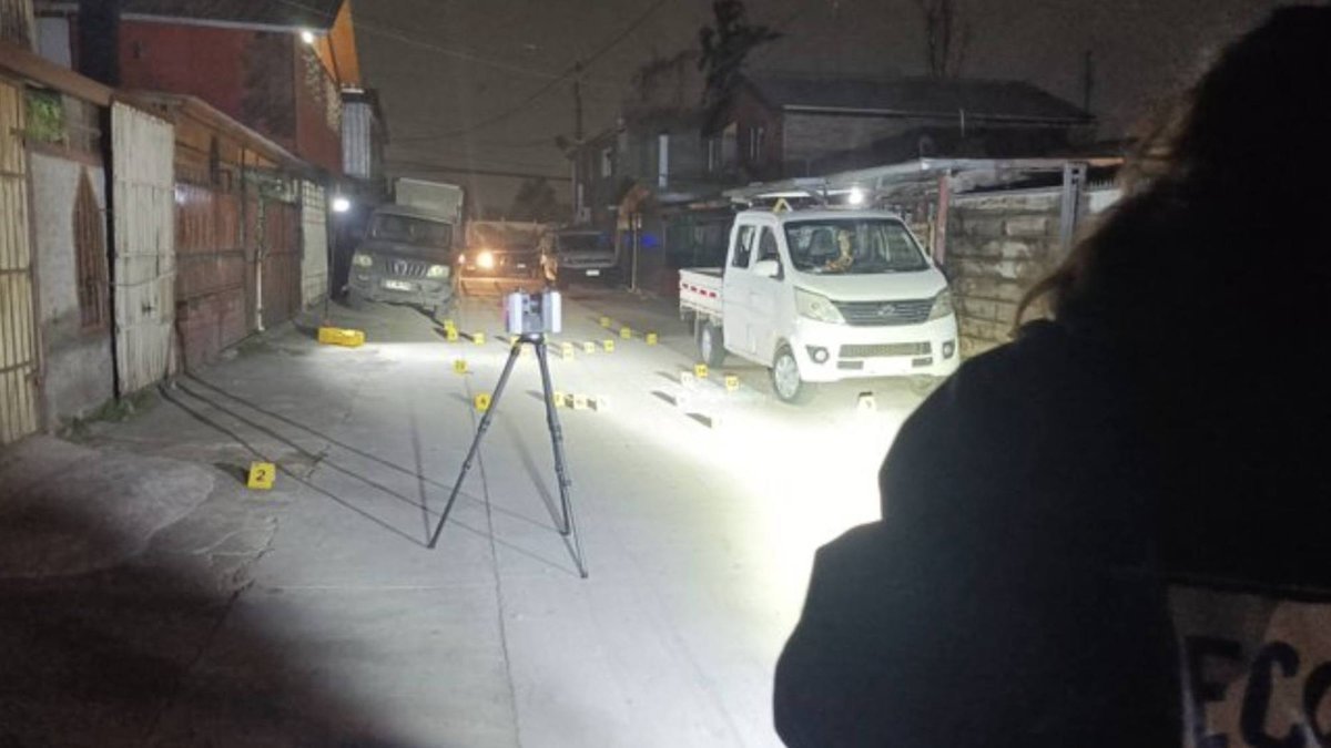 Hombre es acribillado con 50 balazos en su hogar en La Pintana.