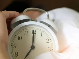 Descubre consejos para adaptarte al cambio de hora sin afectar tu bienestar.