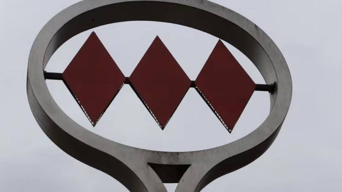 Metro de Santiago cierra tres estaciones en Línea 3 por mantenimiento urgente. Metro de Santiago cierra tres estaciones en Línea 3 por mantenimiento urgente.