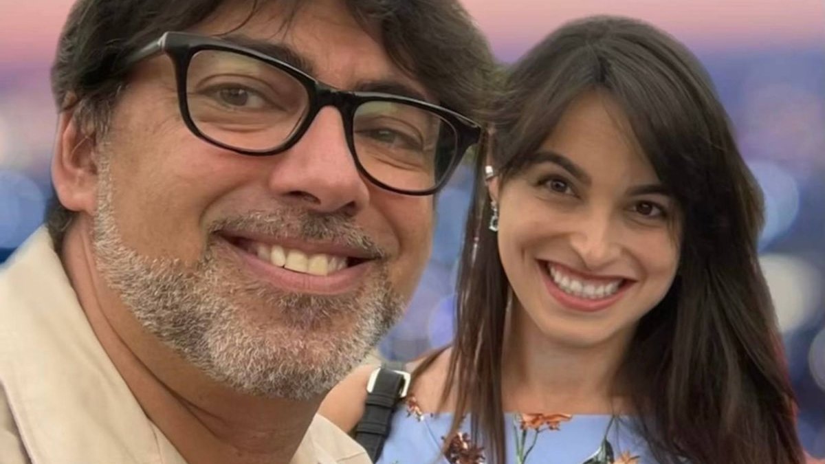 El amor y la resistencia: la pareja de Jadue enfrenta 75 días de adversidad. El amor y la resistencia: la pareja de Jadue enfrenta 75 días de adversidad.