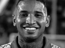 Tragedia en el fútbol: Juan Izquierdo fallece tras desmayo en el campo de juego.