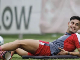 Javier Altamirano enfrenta una decisión clave sobre su futuro en el fútbol.