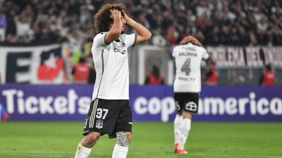 Maxi Falcón y ocho jugadores de Colo Colo declaran por el caso de licencias falsas.