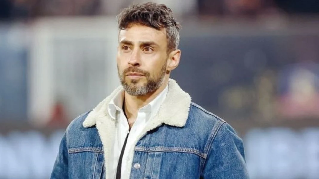 Jorge Valdivia responde a críticas sobre su viaje a la playa: 'Metiche y pendiente de otros'.