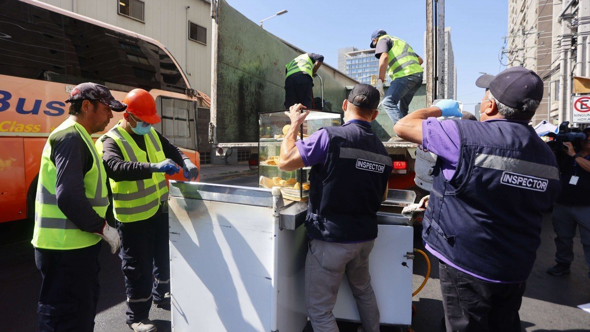 Análisis revelador de aceites de autos ilegales en Estación Central: no aptos para humanos.