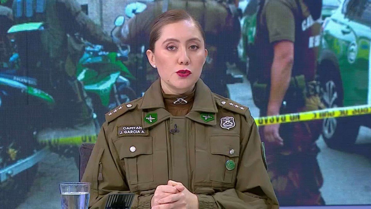 Recuerdos imborrables: la capitana rinde homenaje al sargento Rodrigo Puga. Recuerdos imborrables: la capitana rinde homenaje al sargento Rodrigo Puga.