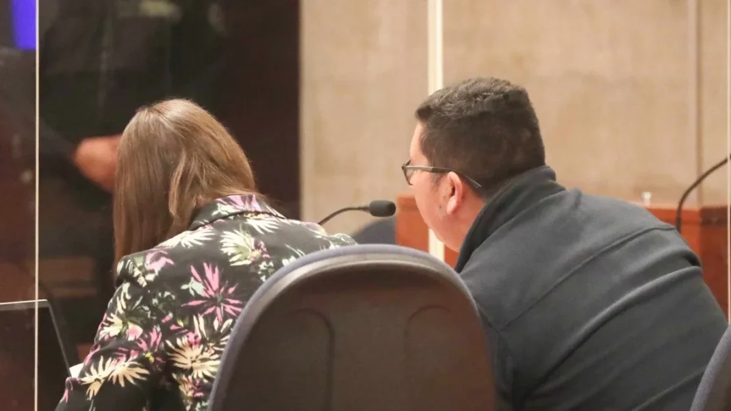 Excarabinero queda en arresto domiciliario nocturno por homicidio de colega en Caupolicán.