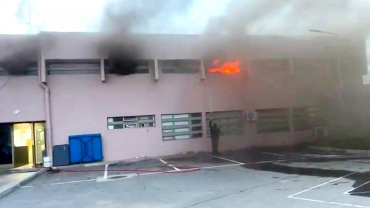 Incendio impacta en instalaciones cercanas al Penal de Punta Peuco.