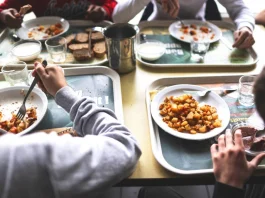 Investigación por posible envenenamiento a alumna en La Serena: compañera alteró su almuerzo.