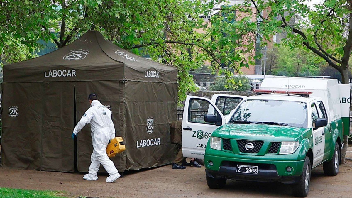 Pierna humana hallada en canal de regadío en Maipú: un hallazgo inquietante.