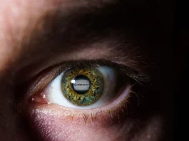 Explorando el escaneo de iris: implicaciones tras la denuncia del Sernac a Worldcoin.