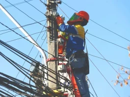 Corte masivo de luz deja a más de 40 mil clientes sin energía en tres comunas de RM.