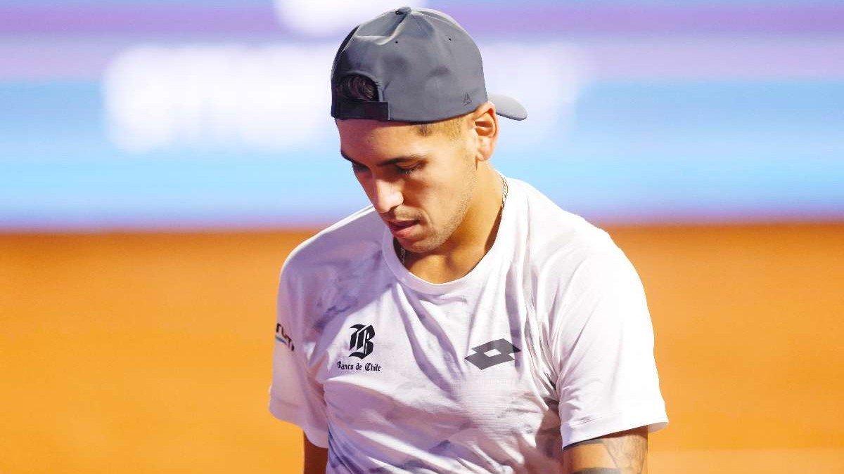 Alejandro Tabilo eliminado en su debut de singles en el US Open 2023.