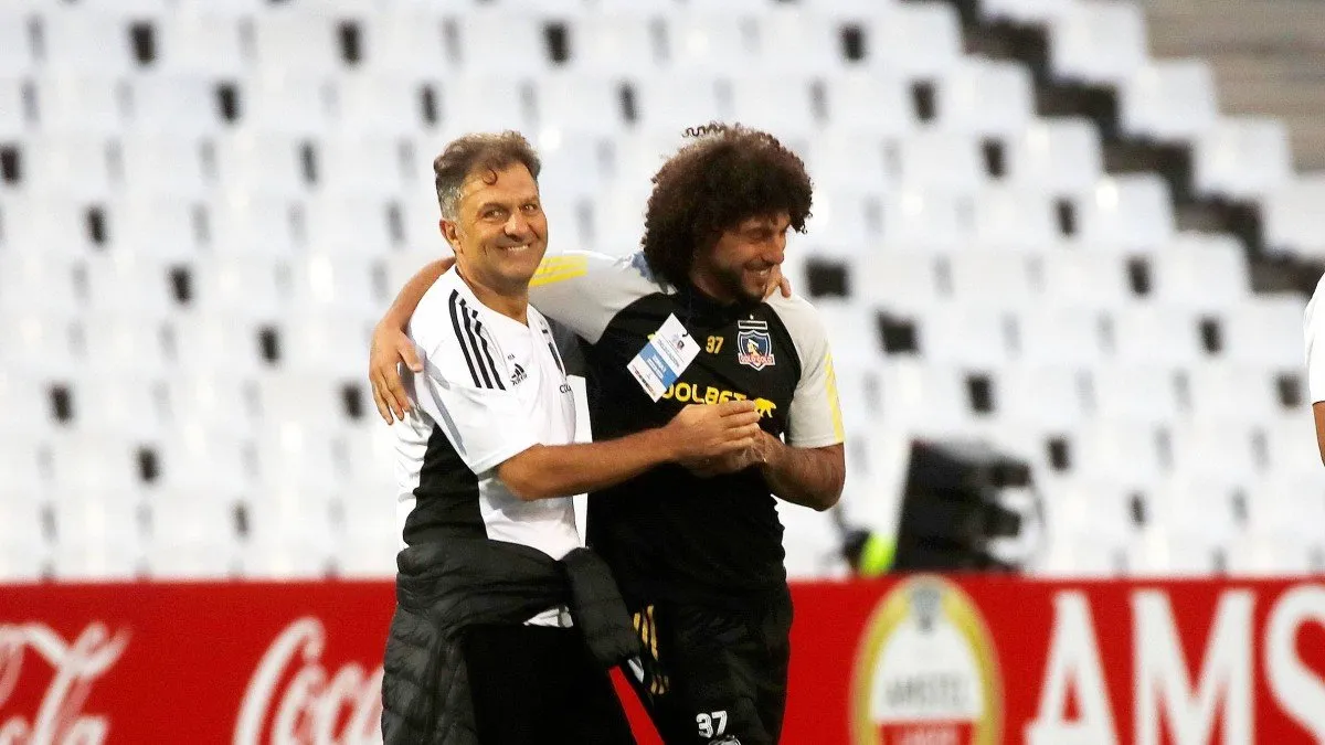 Fiscalía investiga a Aníbal Mosa y jugadores de Colo Colo por licencias irregulares. Fiscalía investiga a Aníbal Mosa y jugadores de Colo Colo por licencias irregulares.