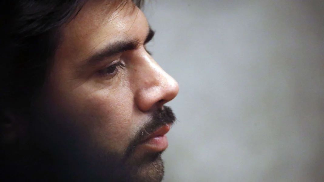 Fiscalía investiga a Joaquín Lavín por presunto tráfico de influencias en contrataciones. Fiscalía investiga a Joaquín Lavín por presunto tráfico de influencias en contrataciones.