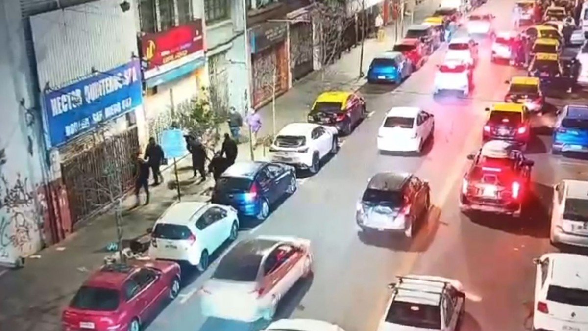 Video revela pistas clave en la muerte del carabinero en el Teatro Caupolicán. Video revela pistas clave en la muerte del carabinero en el Teatro Caupolicán.