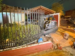 Delincuentes chocan tras robar un auto en Maipú