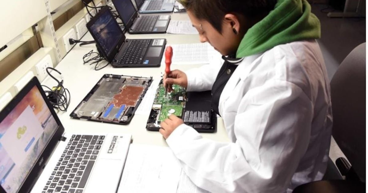 Ministro Nicolás Cataldo: “La educación técnico-profesional enfrenta importantes desafíos”. Ministro Nicolás Cataldo: “La educación técnico-profesional enfrenta importantes desafíos”.