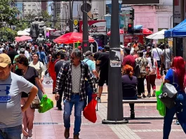 Desconfianza en la política chilena: la ciudadanía clama por cambios urgentes.