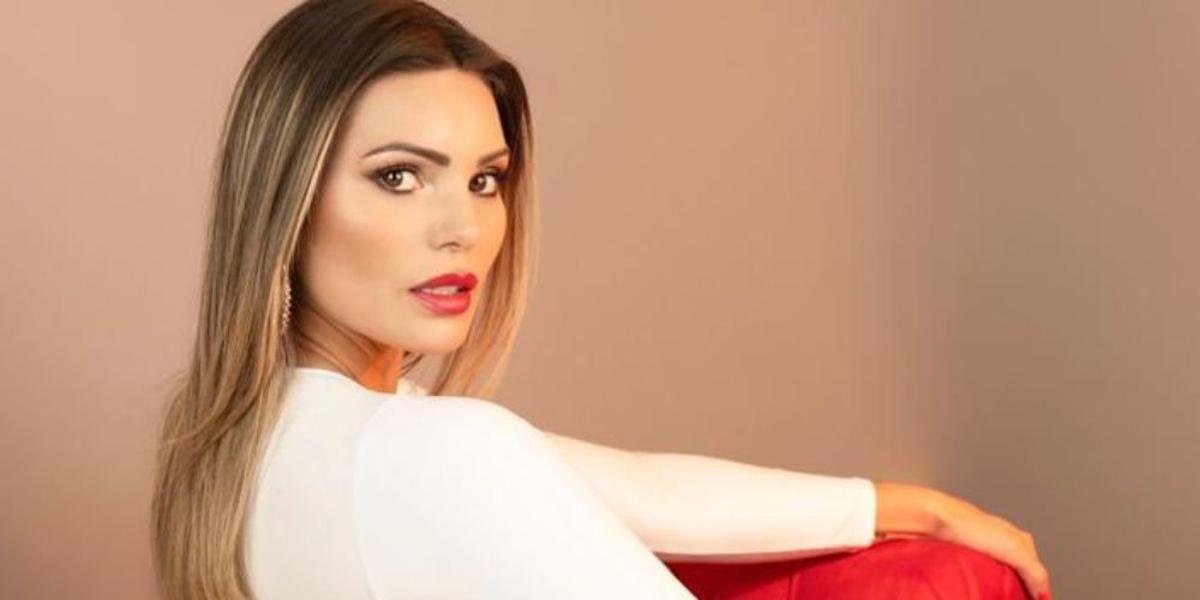 Faloon Larraguibel presenta su nuevo contenido para adultos en un sensual video.