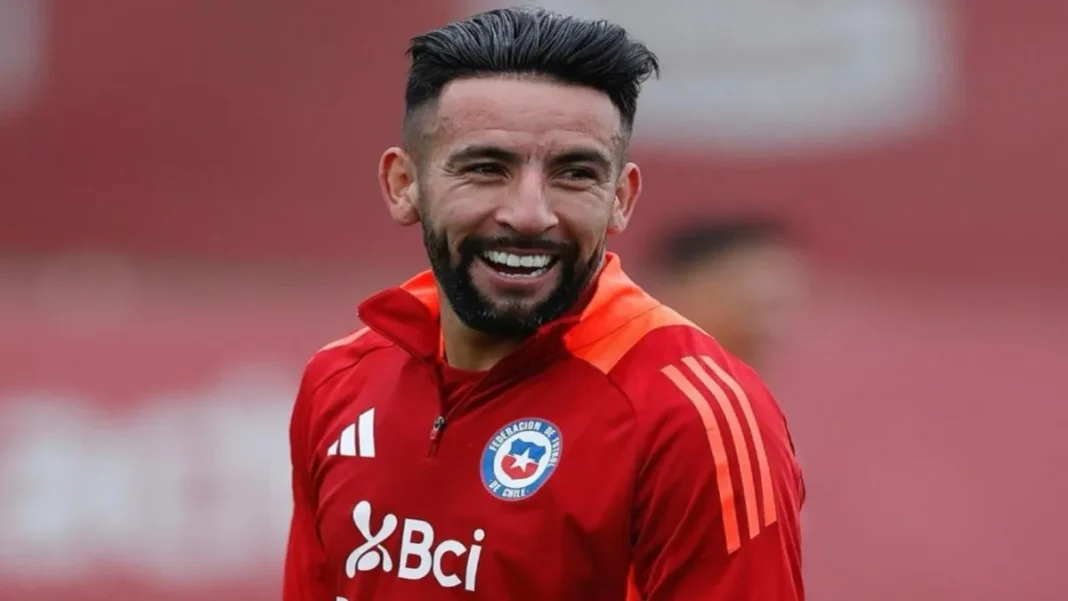 Mauricio Isla niega romance con ex Conejita Playboy: «No la conozco».